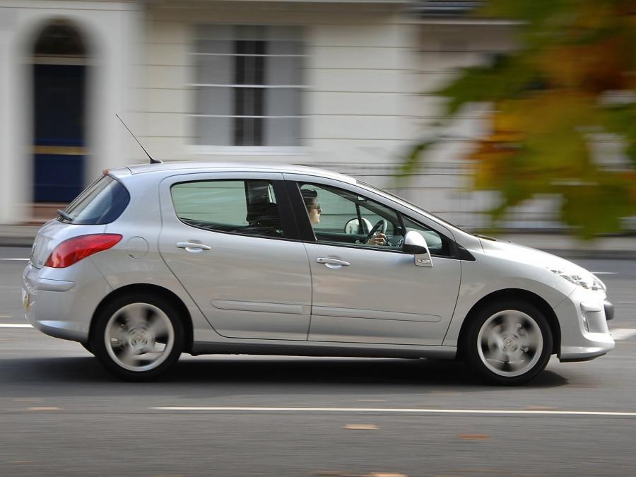  Peugeot 308 5-Door 2008 года  (UK) (фото 14 из 14)